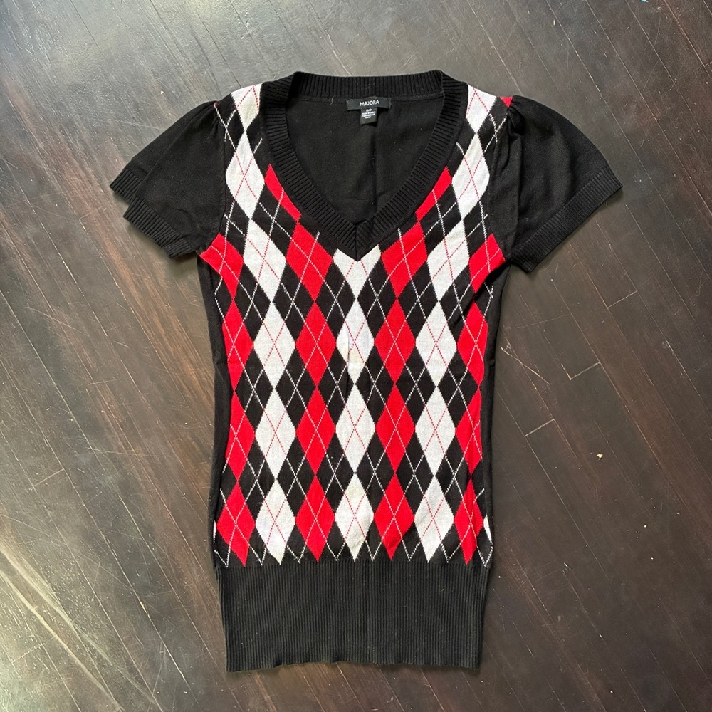 Argyle V-Neck Short Sleeve Sweater Top - Black and Red, size small